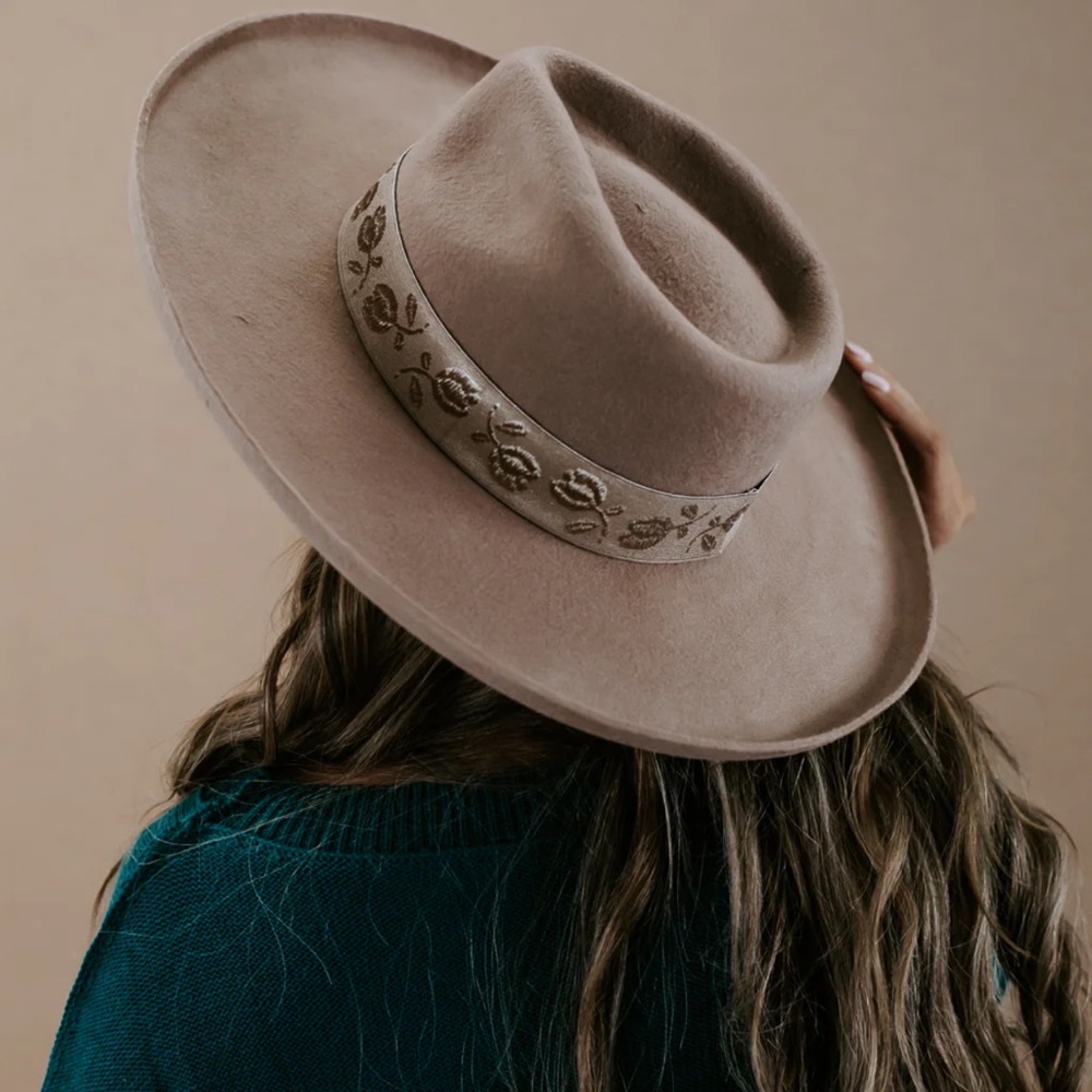 OLIVE & PIQUE Aubree Floral Rancher Wool Wide Brim Hat